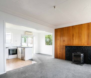 Sunny and solid home in Halfway Bush - Photo 4