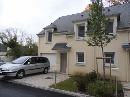 Résidence Phèdre, maison de type F4 avec entrée avec placard, séjour, cuisine. Al'étage : 3 chambres, ... - Photo 2