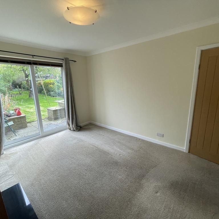 4 bedroom semi-detached house to rent - Photo 1