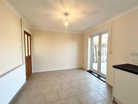 3 bedroom detached house to rent - Photo 3