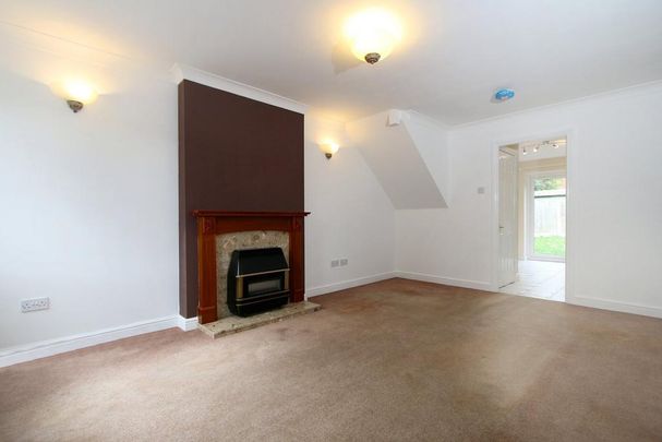 2 bedroom end of terrace house to rent - Photo 1