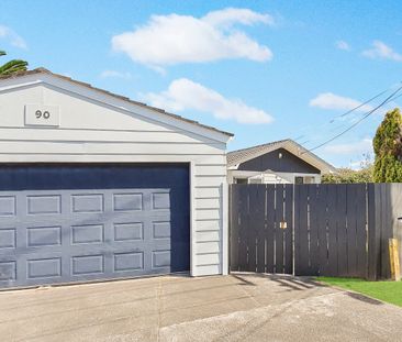 GLENFIELD - Renovated 3 Bedroom Home - Photo 3