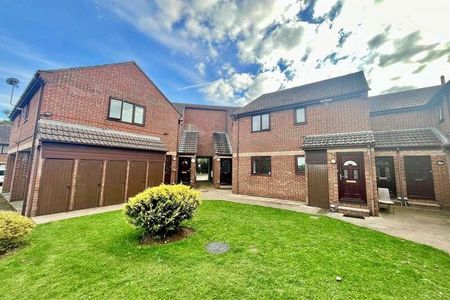 Parkstone, BH12 - Photo 3