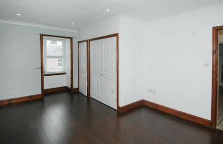 2 Bed House - End Terrace - Photo 4
