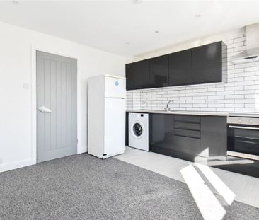 Well presented 2 bedroom apartment situated within walking distance... - Photo 2