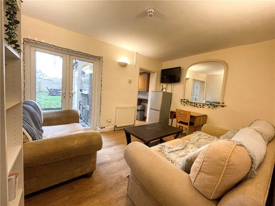 Strode Street, Egham, Surrey, TW20 9BX - Photo 1