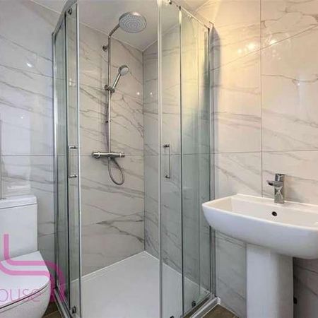 Queens Gardens, Hounslow, TW5 - Photo 3