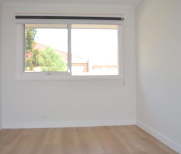 QUIET & MODERN LIVING IN NOBLE PARK CENTRAL - Photo 3