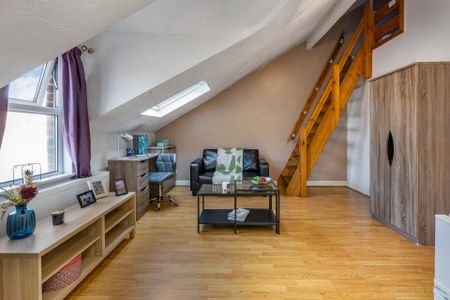 3 MOOR VIEW Leeds - LS6 1AQ - Photo 2