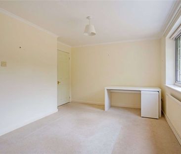 A charming family home offering flexible accommodation across two floors. - Photo 3