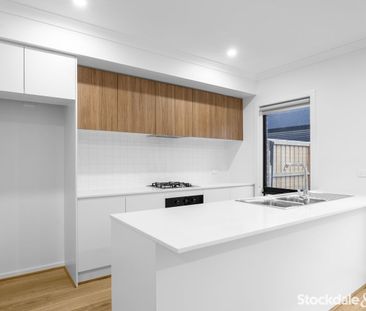 Brand New 4-Bedroom Townhouse ! - Photo 6