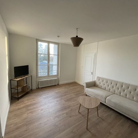 Location Appartement 2 pièces 43m² MONTMORILLON 86500 - Photo 1