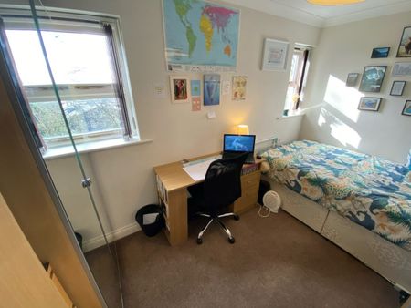 2 Bed Flat, Hillside House, LS6 - Photo 5