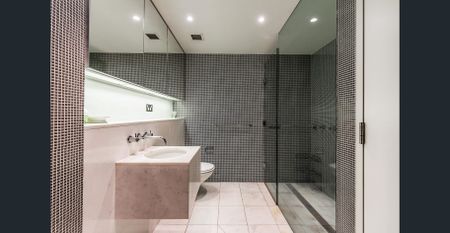 Fully furnished 2 bedrooms ,2 bathrooms with private balcony - Photo 2