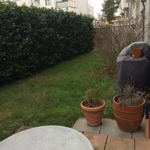 Ruhige 3-Zimmer-Gartenwohnung mit Tiefgarage in 1220 Wien - Polgarstraße-Wohnfläche 67,57m2, Garten 78,89m2, Baujahr 2007 - Photo 2