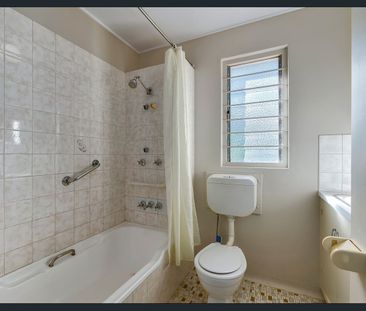 FULLY AIR CONDITIONED 2 BEDROOM HOUSE IN STAFFORD - Photo 6
