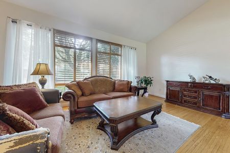 For Lease - 173 Dunwoody Drive, Oakville, Ontario - Photo 2