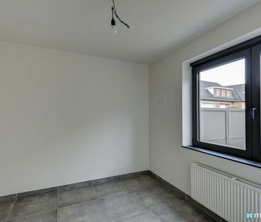 INSTAPKLAAR GELIJKVLOERS APPARTEMENT MET 2 SLAAPKAMERS TE MOPERTING... - Foto 6