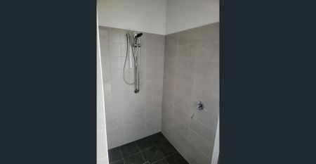 Modern Family Home with 3 Bedrooms & 3 Bathrooms - Photo 2