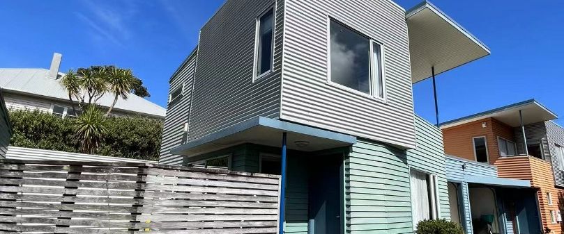 Modern two bedroom townhouse in a fantastic location - Photo 1