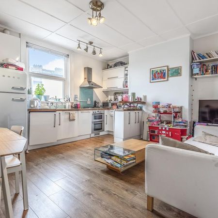 2 bedroom flat to rent - Photo 3