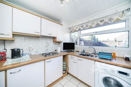 Bingley Road, Sunbury-on-Thames, Surrey, TW16 7RB - Photo 3