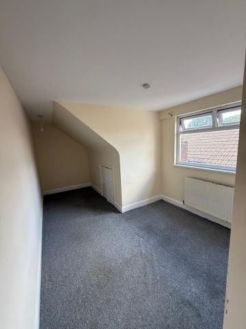2 Bed Flat, London, HA3 - Photo 2