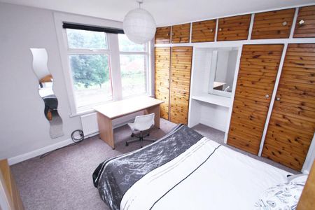 4 bedroom terraced house to rent - Photo 3