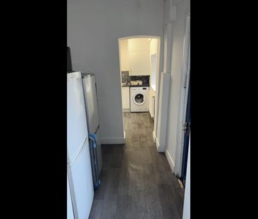 Room in a Shared House, Lydford Street, M6 - Photo 1