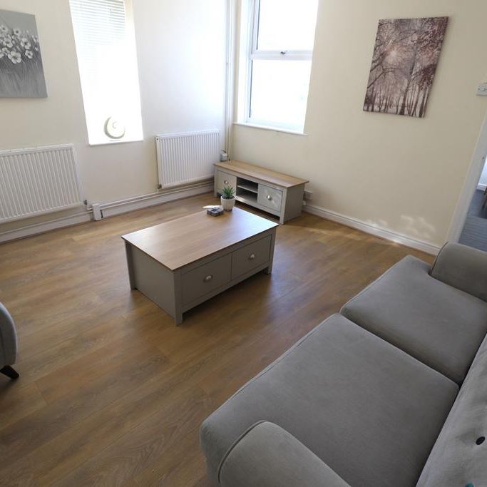 4 bedroom end of terrace house to rent - Photo 1