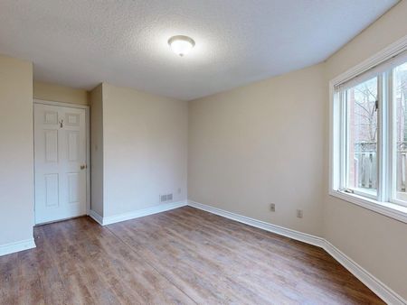 For Lease - 183 Nelson Street Unit# 1, Oakville, Ontario - Photo 2