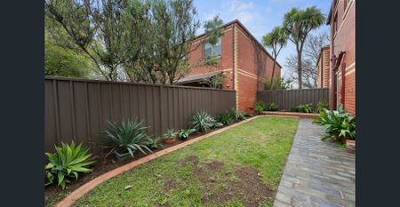 Beautiful 3 bedroom townhouse walking distance to Bendigo Health Hospital - Photo 5