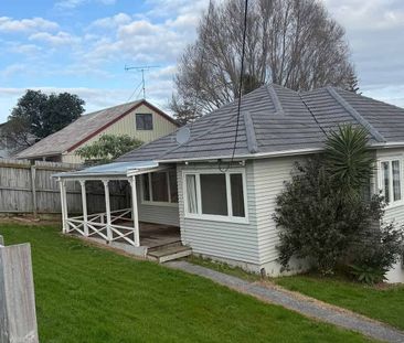 Beautifully Renovated Home | Stanmore Bay | - Photo 3