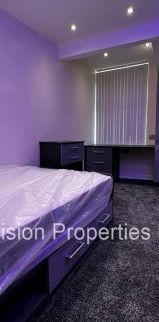 4 bed student properties Leeds - Photo 1