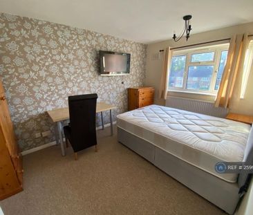 1 bedroom in a house share to rent - Photo 4