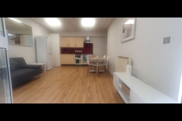 2 Bed Flat, Great Suffolk Street, SE1 - Photo 1