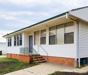 Family sized 3-bedroom home right near the beach in Nelson Bay! - Photo 4