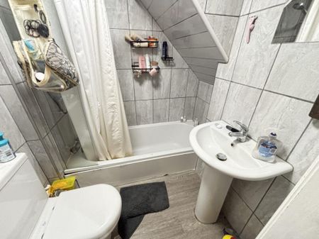 19 Hessle View, Leeds, LS6 1ER - Photo 5
