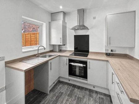 2 bedroom terraced house to rent - Photo 4