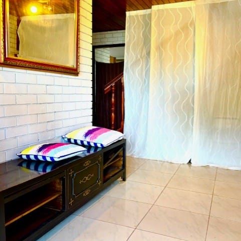 3 Bedrooms Available in Large Shared Furnished House with All Conveniences - Photo 1