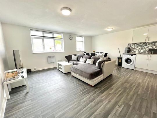 3 bedroom apartment to rent - Photo 1