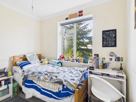 4 bedroom semi-detached house to rent - Photo 5