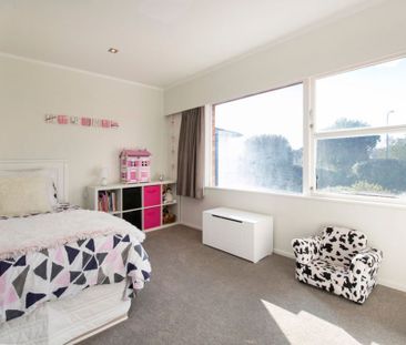 4 Bedrooms in Botany Downs - Photo 1