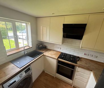 2 bedroom end of terrace house to rent - Photo 2