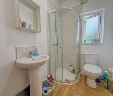 1 bedroom in a house share to rent - Photo 5