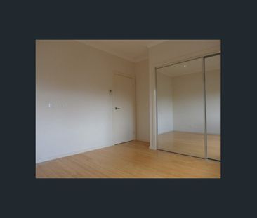 Modern, Stylish And Luxurious Residence - Photo 2