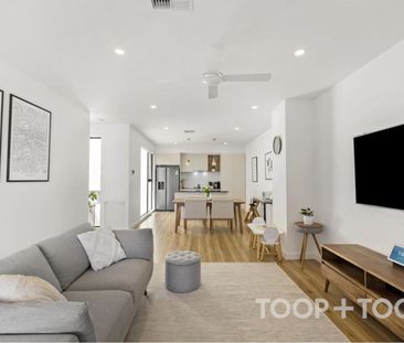 Part furnished Architecturally designed 3 bedroom townhouse - Photo 1