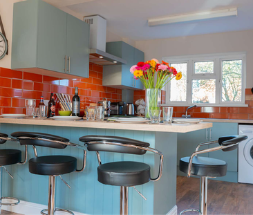 A fully refurbished and fully equiped house close to GCHQ. - Photo 1