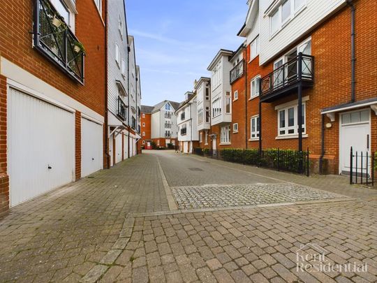 1 bed flat to rent in Great Stour Mews, Canterbury, CT1 - Photo 1