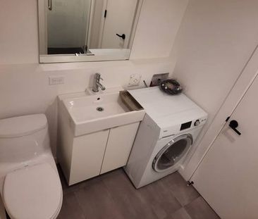 1 Bedroom w/ensuite laundry minutes from High Park - Photo 3